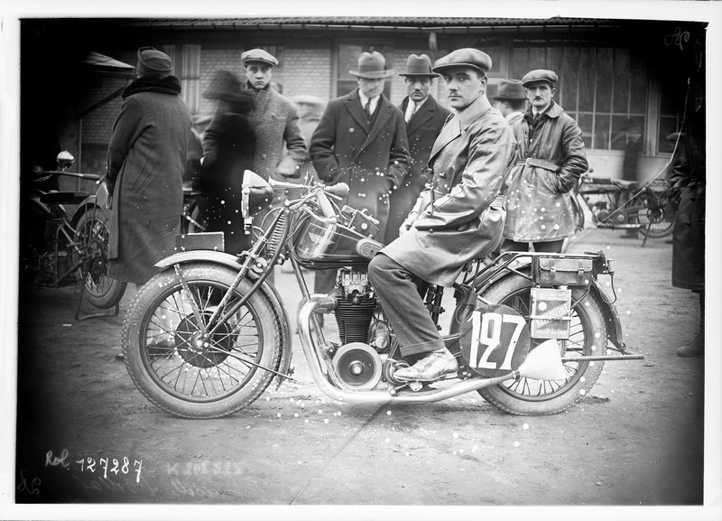 1932 Dollar 750 V4