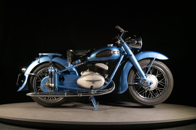 1952–1954 Adler M 200