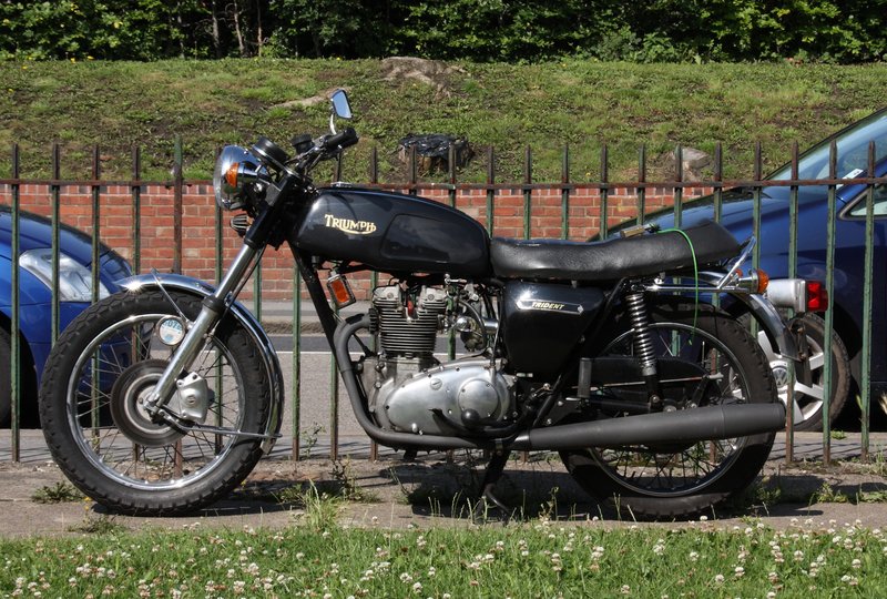 1991–1992 Triumph TRIDENT 750