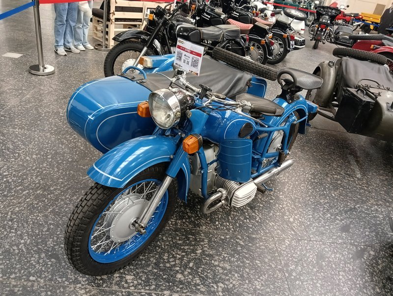 1971–1976 Dnepr MT-9