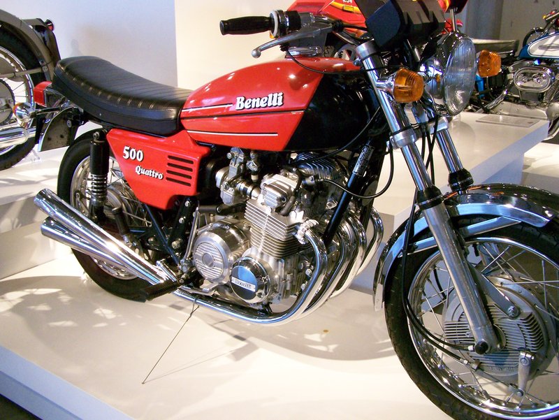 1975–1976 Benelli 500 QUATTRO