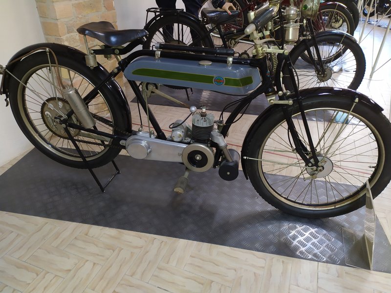 1982–1989 Benelli 125 SPORT
