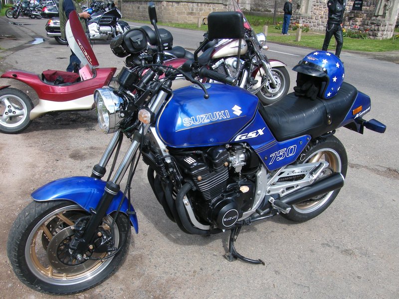 1998–2001 Suzuki GSX 750