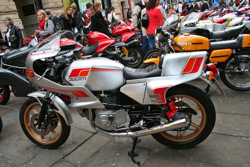 1981–1984 Ducati 600 SL PANTAH