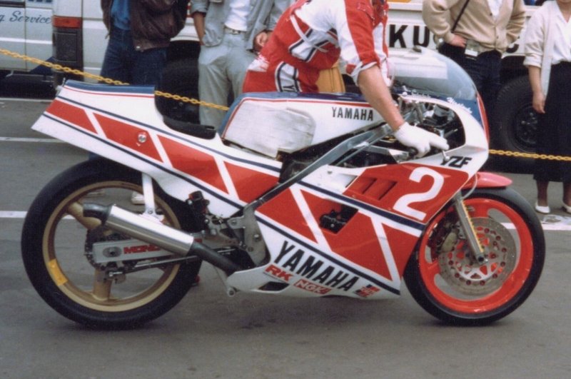 1988–1989 Yamaha FZR 400