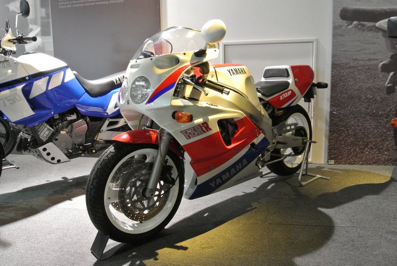 1989–1992 Yamaha FZR 750 R