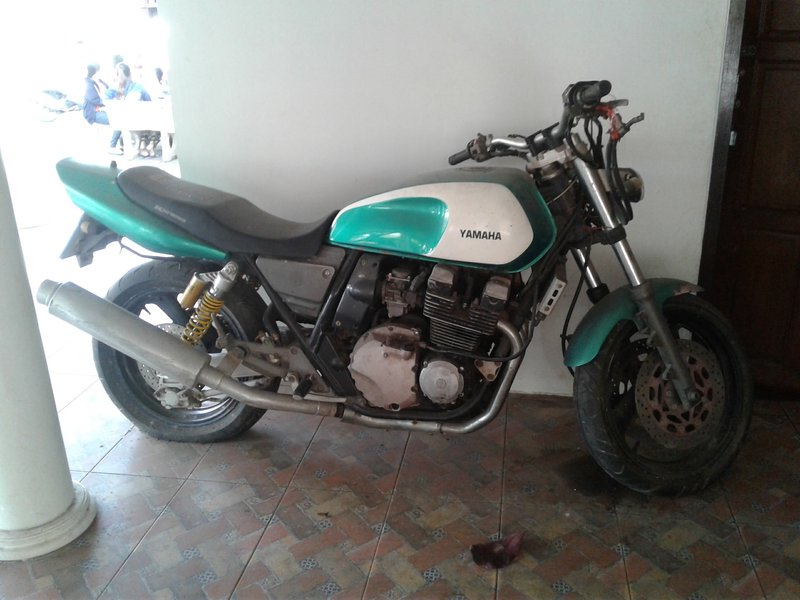 1995–1998 Yamaha XJR 1200