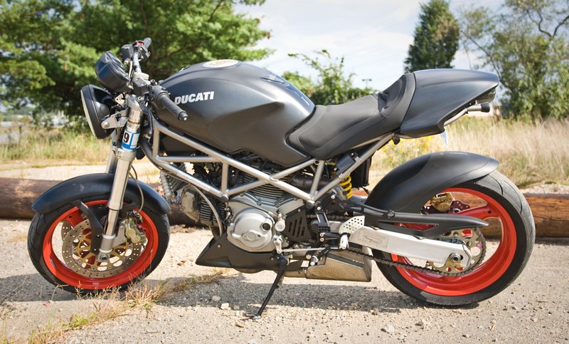 1997–1998 Ducati 750 MONSTER