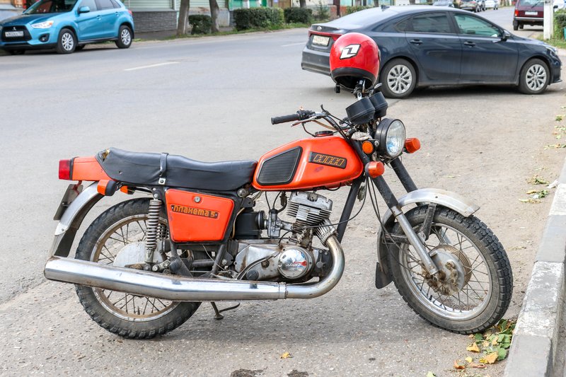1999 IZH PLANETA 5
