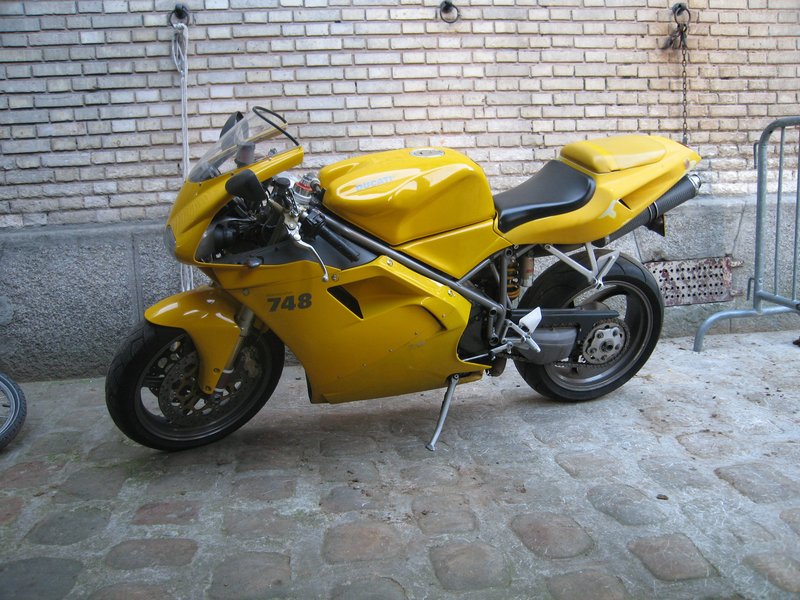 2001–2003 Ducati 748