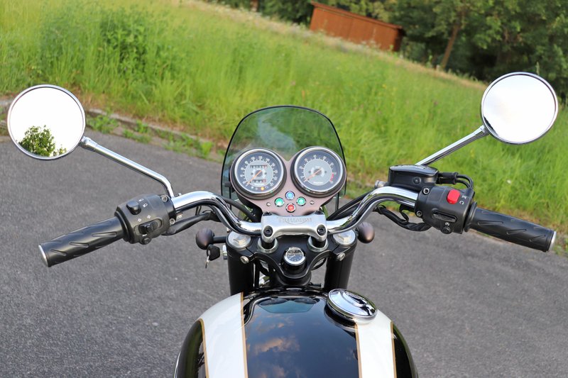 2002–2003 Triumph T100