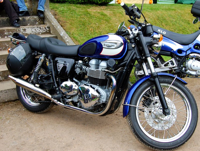2005 Triumph BONNEVILLE T 100