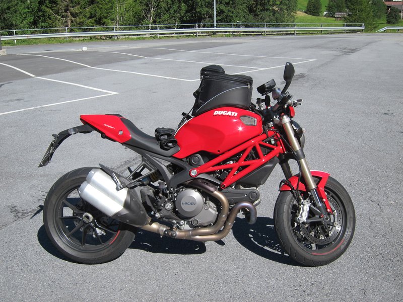 2009–2010 Ducati MONSTER 1100