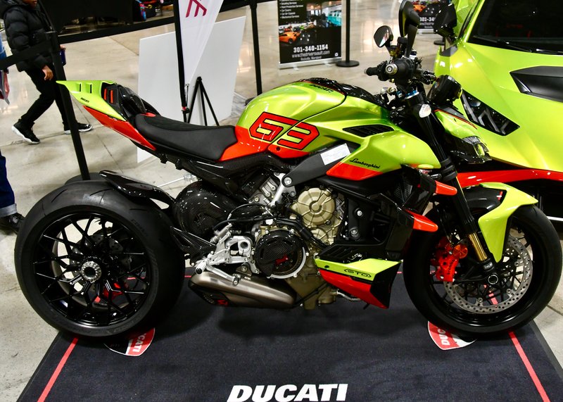 2009–2011 Ducati STREETFIGHTER
