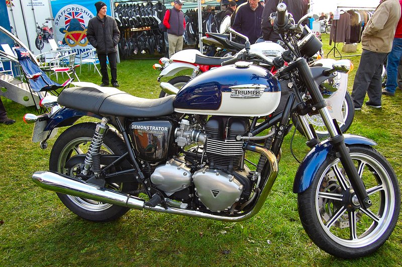 2009–2012 Triumph BONNEVILLE SE