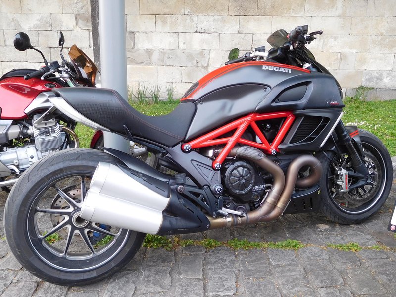 2011–2018 Ducati DIAVEL CARBON