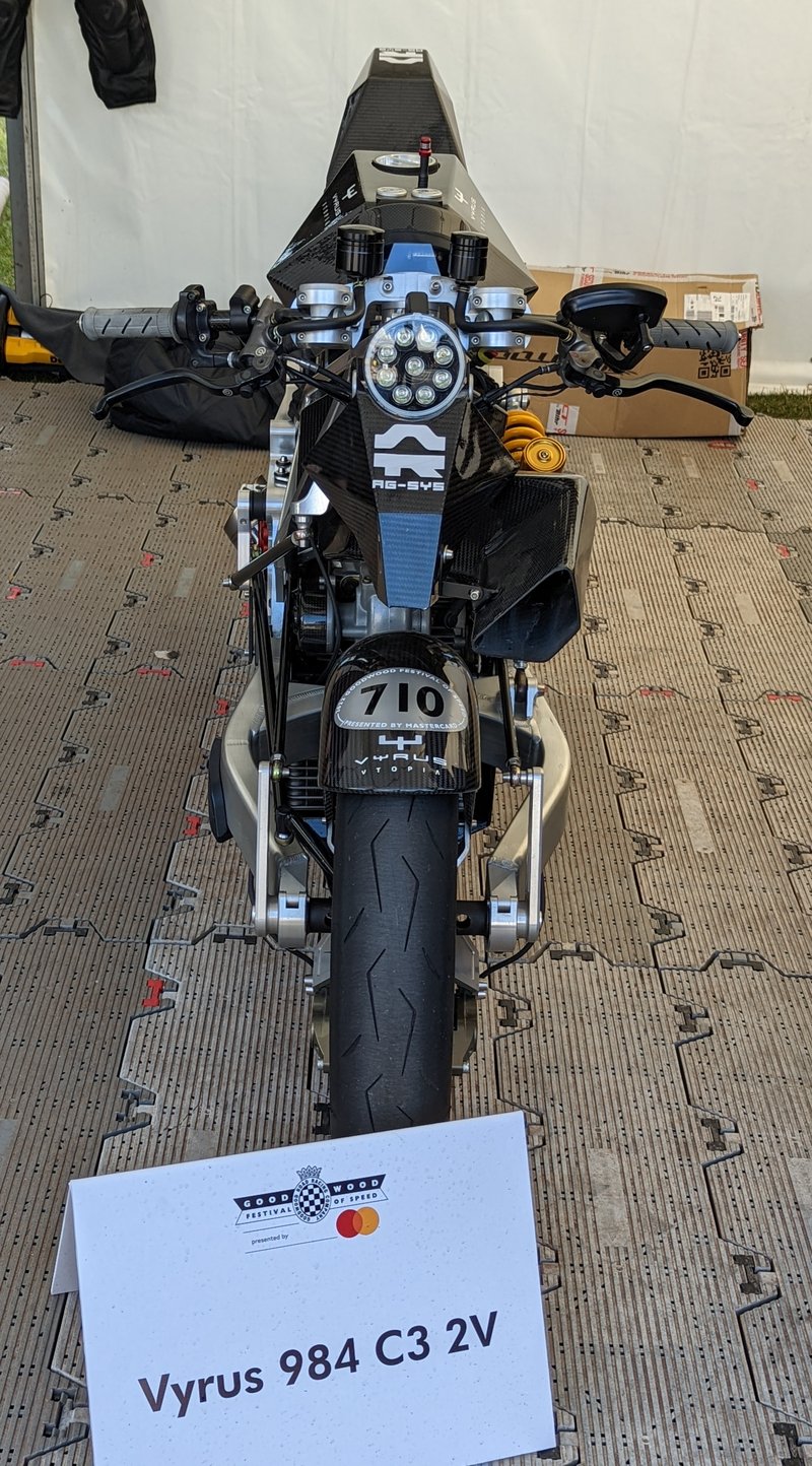 2011 Vyrus 984 C3 2V