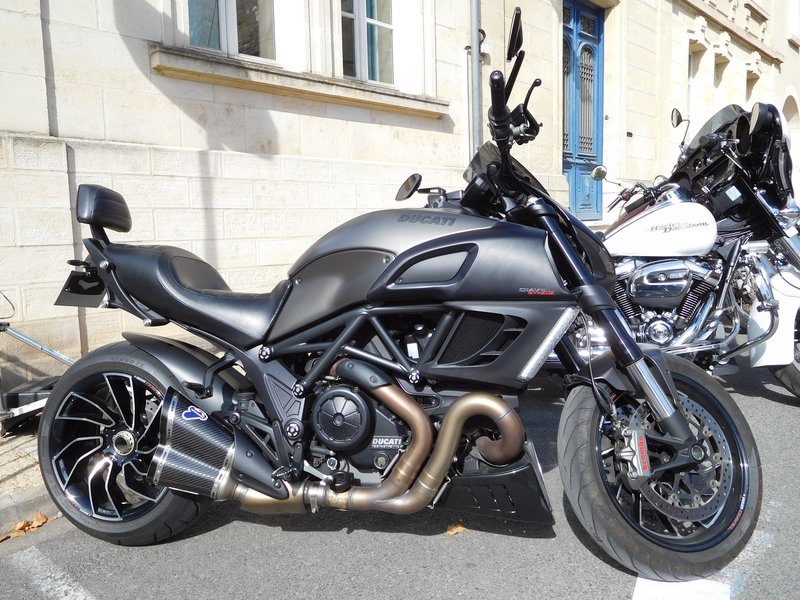 2013–2014 Ducati DIAVEL STRADA