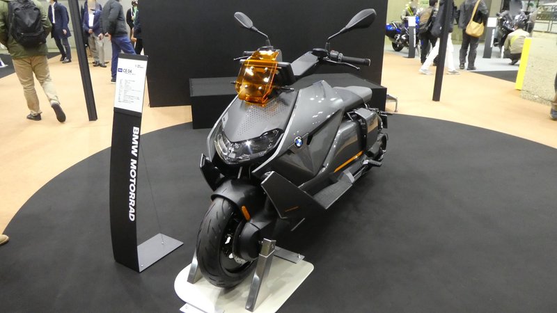 2021 BMW DEFINITION CE 04