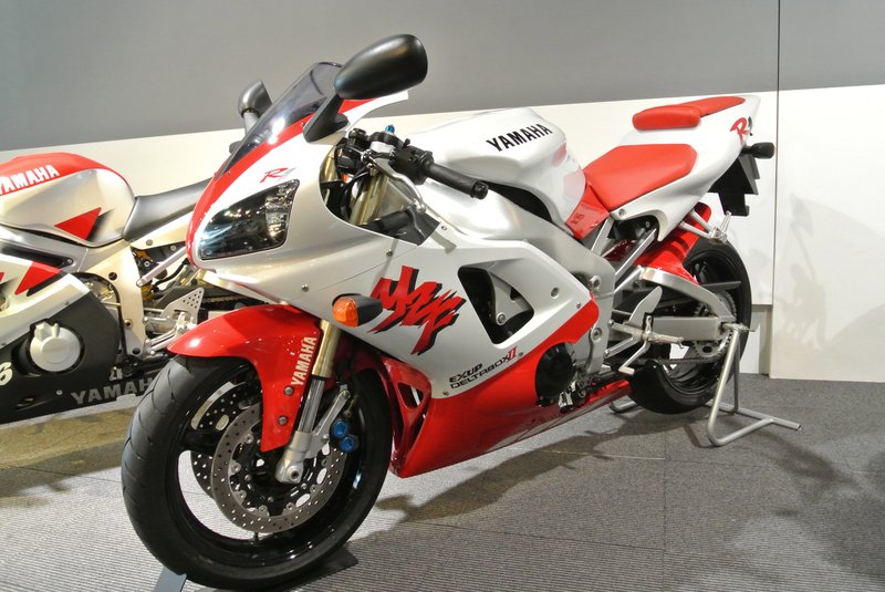 2021–2022 Yamaha R1