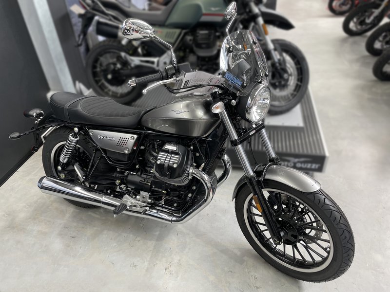 2022 Moto Guzzi V9 ROAMER 850